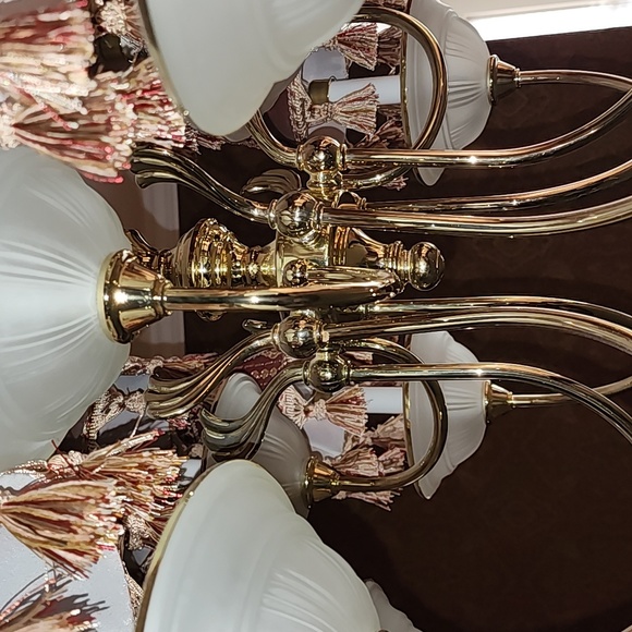 CHANDELIER ONE OF A KIND WITH 9 TASSLED BURGUNDY DETAILED LAMP COVERS - Picture 5 of 7